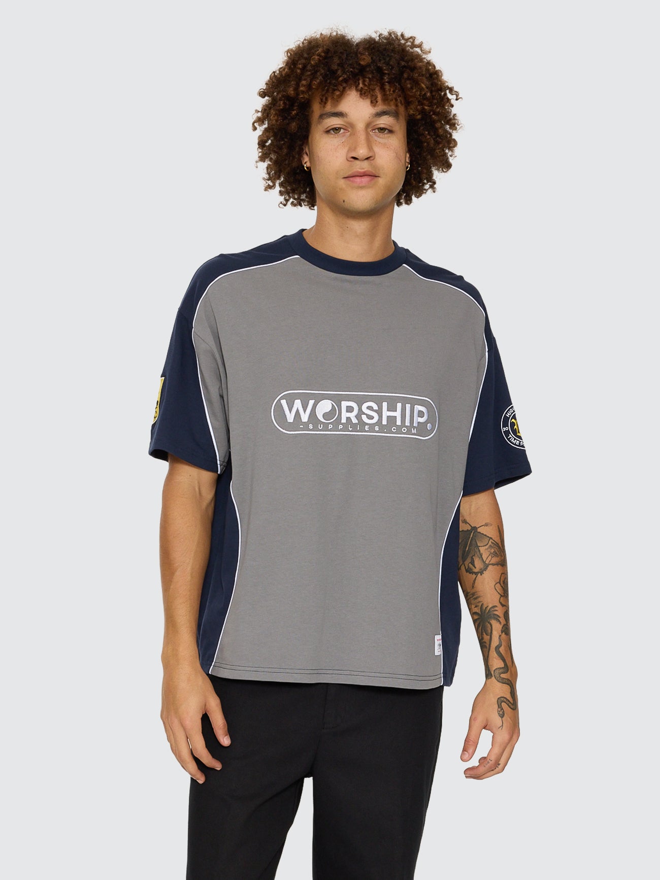 SIDELINE OVERSIZED PANEL TEE STEEL GREY BLACK IRIS