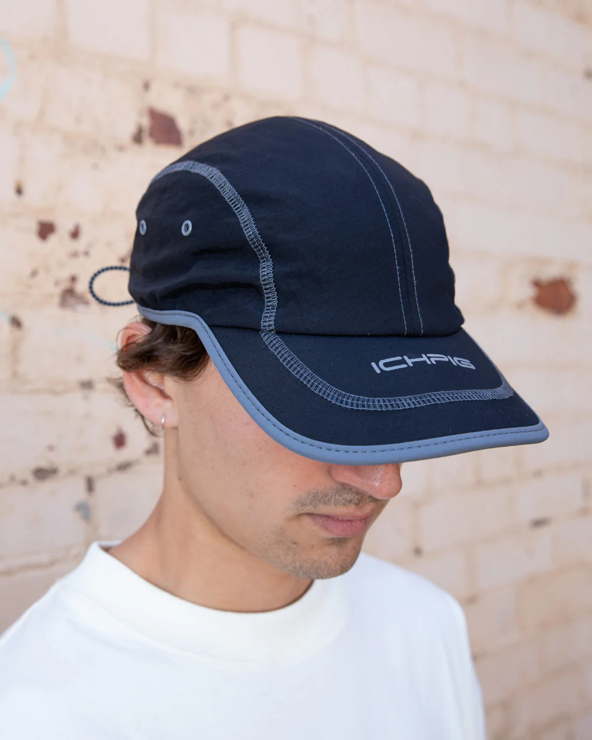 OUTLINE 4 PANEL CAP BLACK