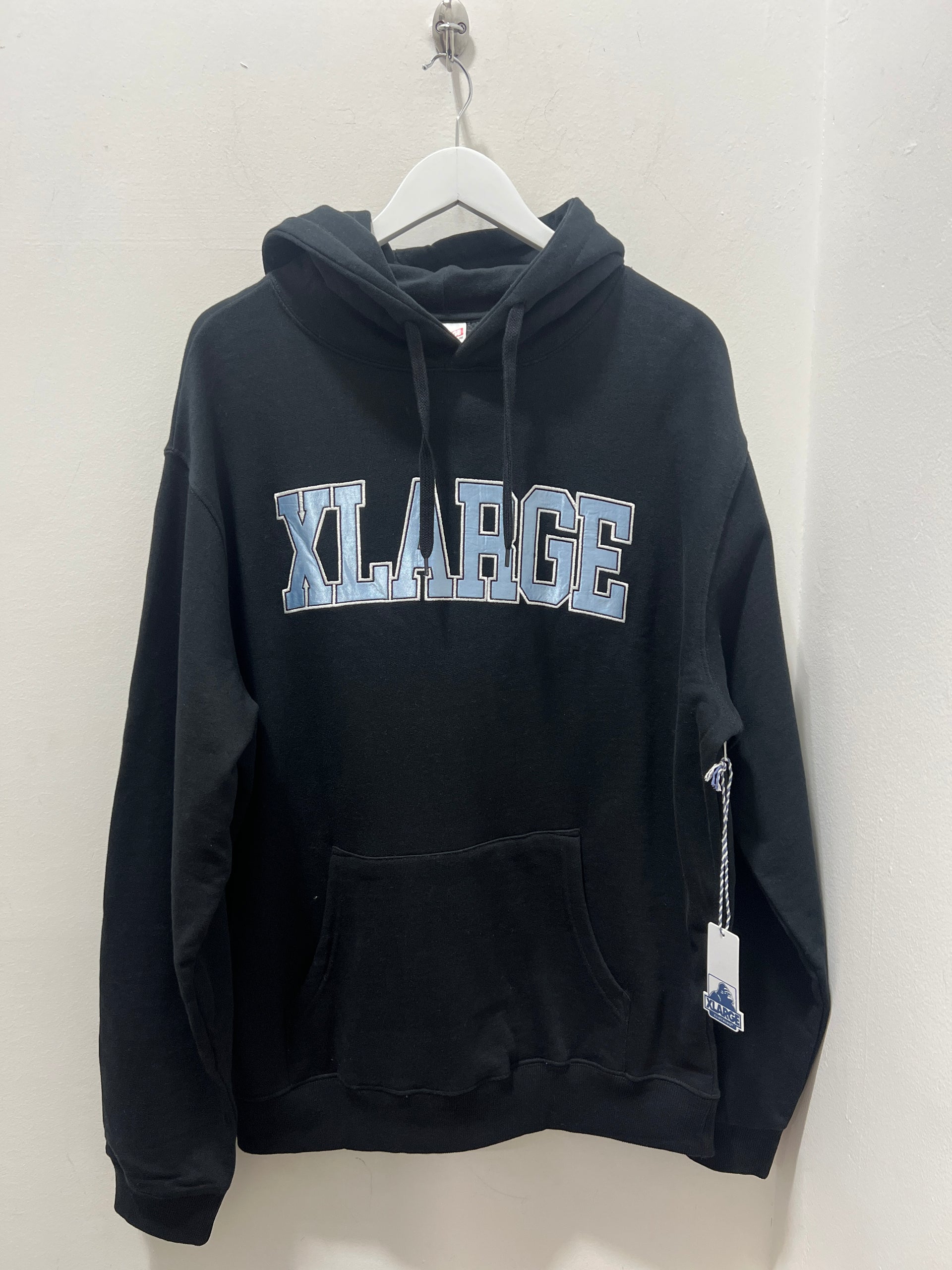 SATIN COLLEGE HOOD SOLID BLACK