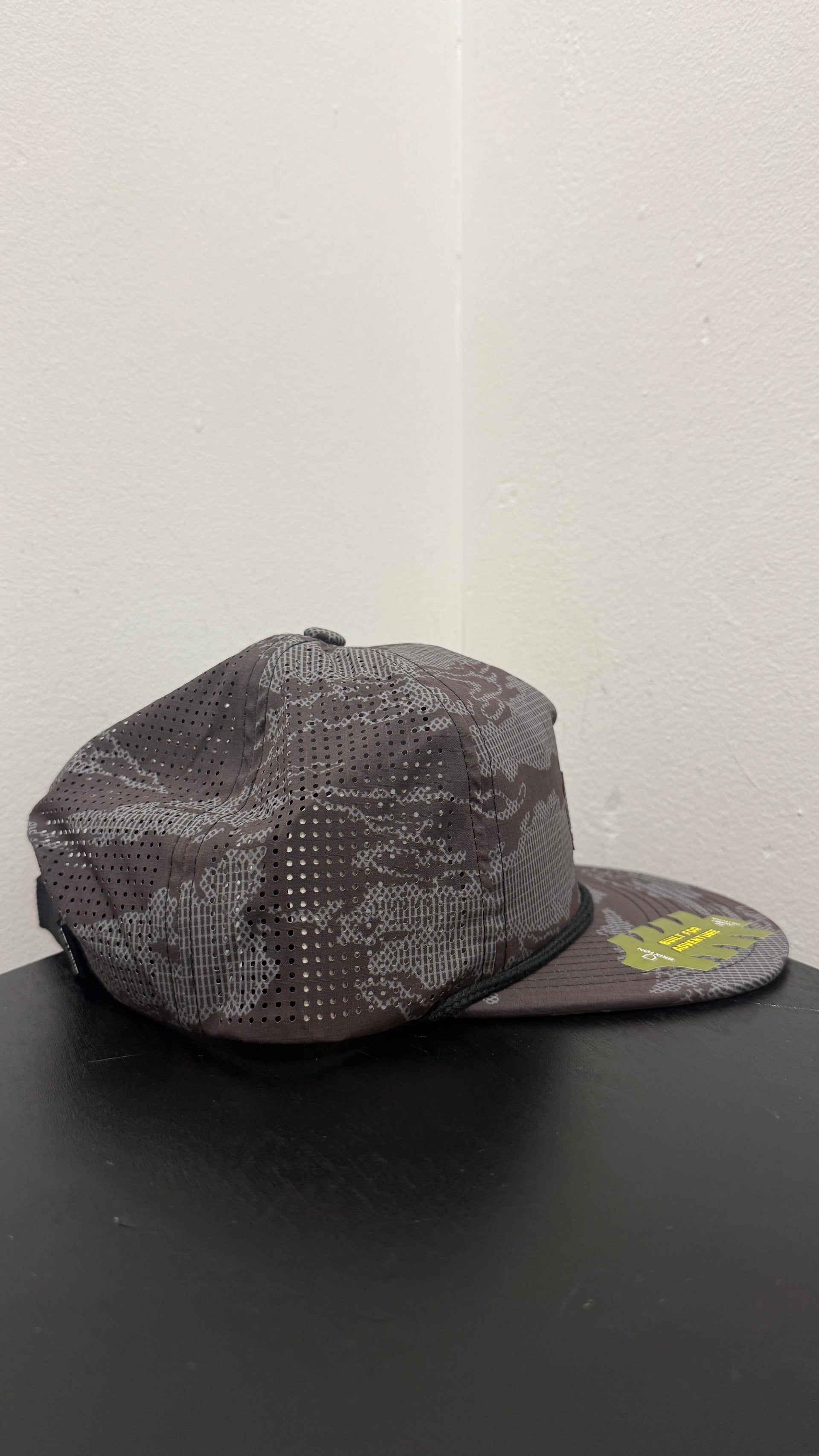 JOURNEY PERFORMANCE SNAPBACK BLACK TIGER CAMO