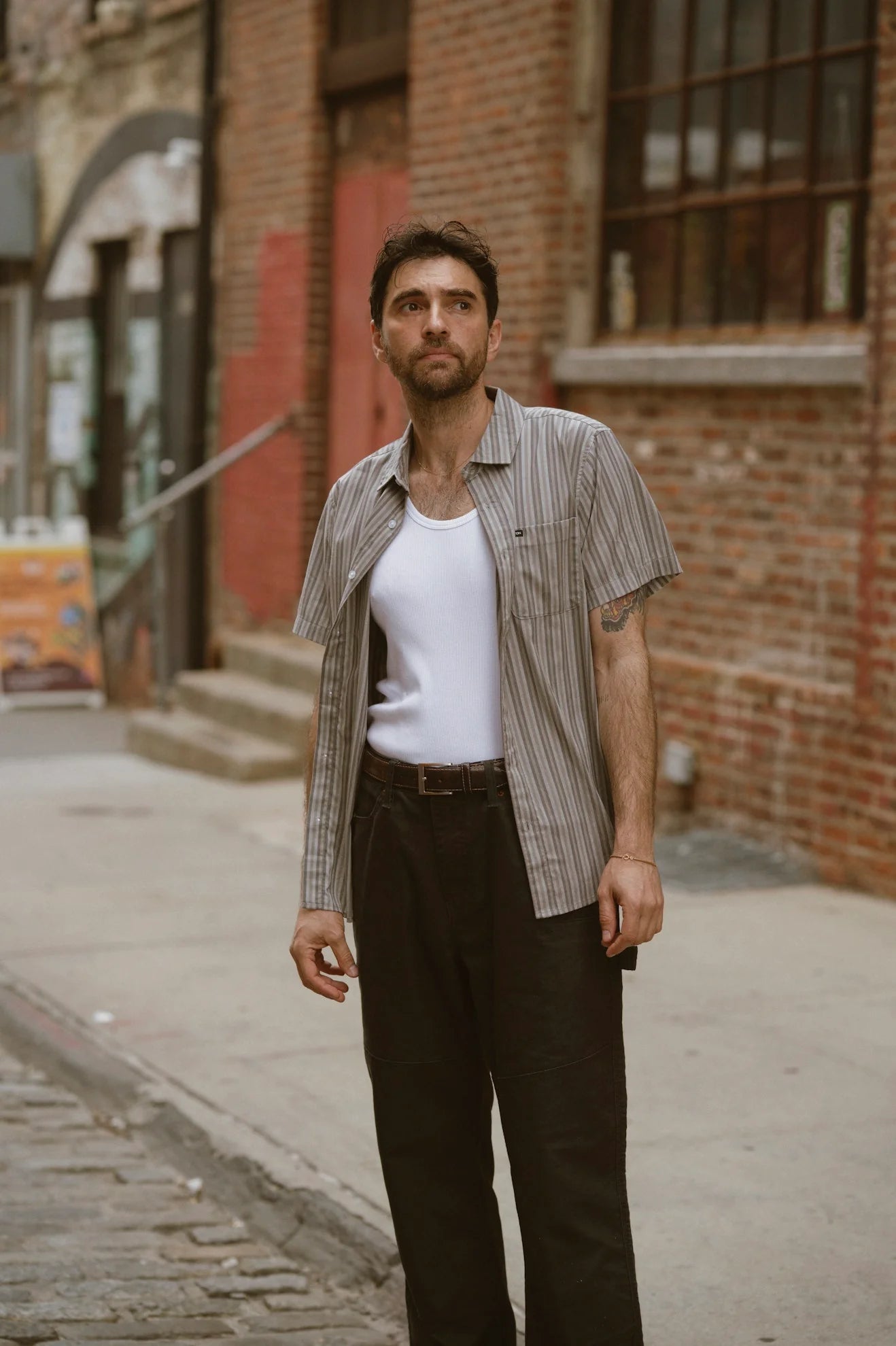 CHARTER STRIPE S/S WVN SHIRT CHARCOAL GREY