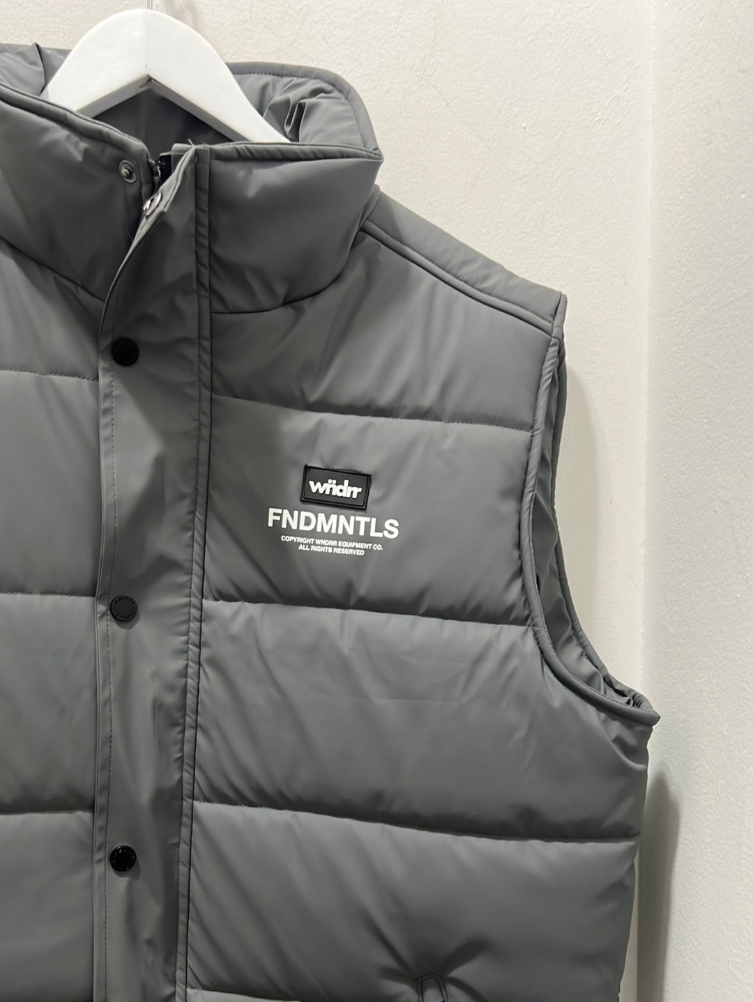 WHITMORE PUFFER VEST - CHARCOAL