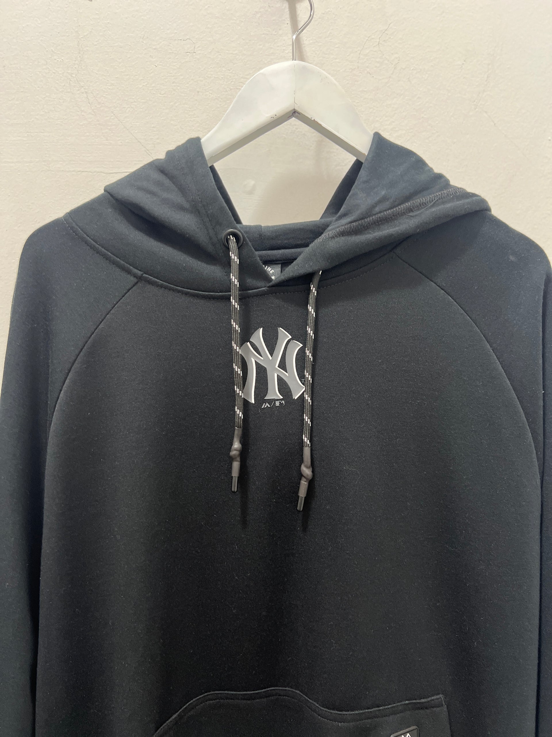 TONAL WORDMARK HOOD YANKEES -  BLACK