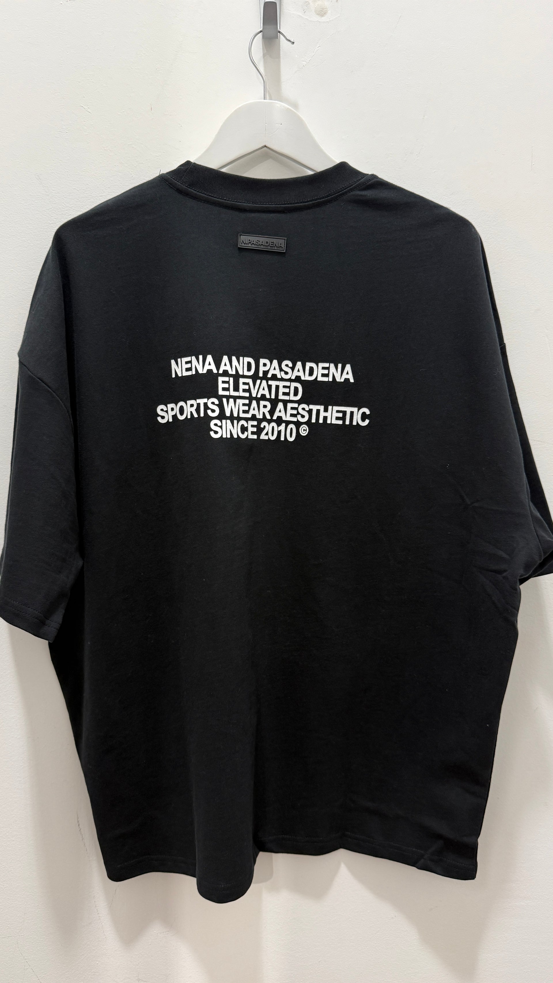 OUTLAP GALLERY TEE BLACK