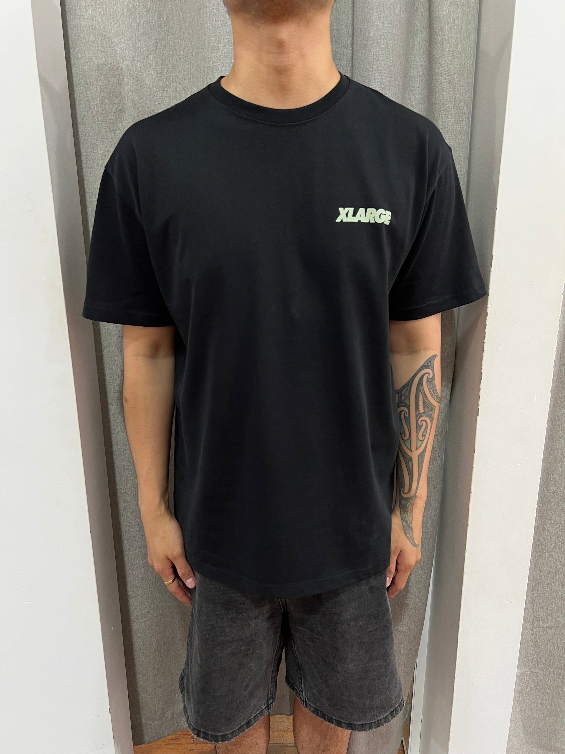 SLANTED CHENILLE TEE SOLID BLACK