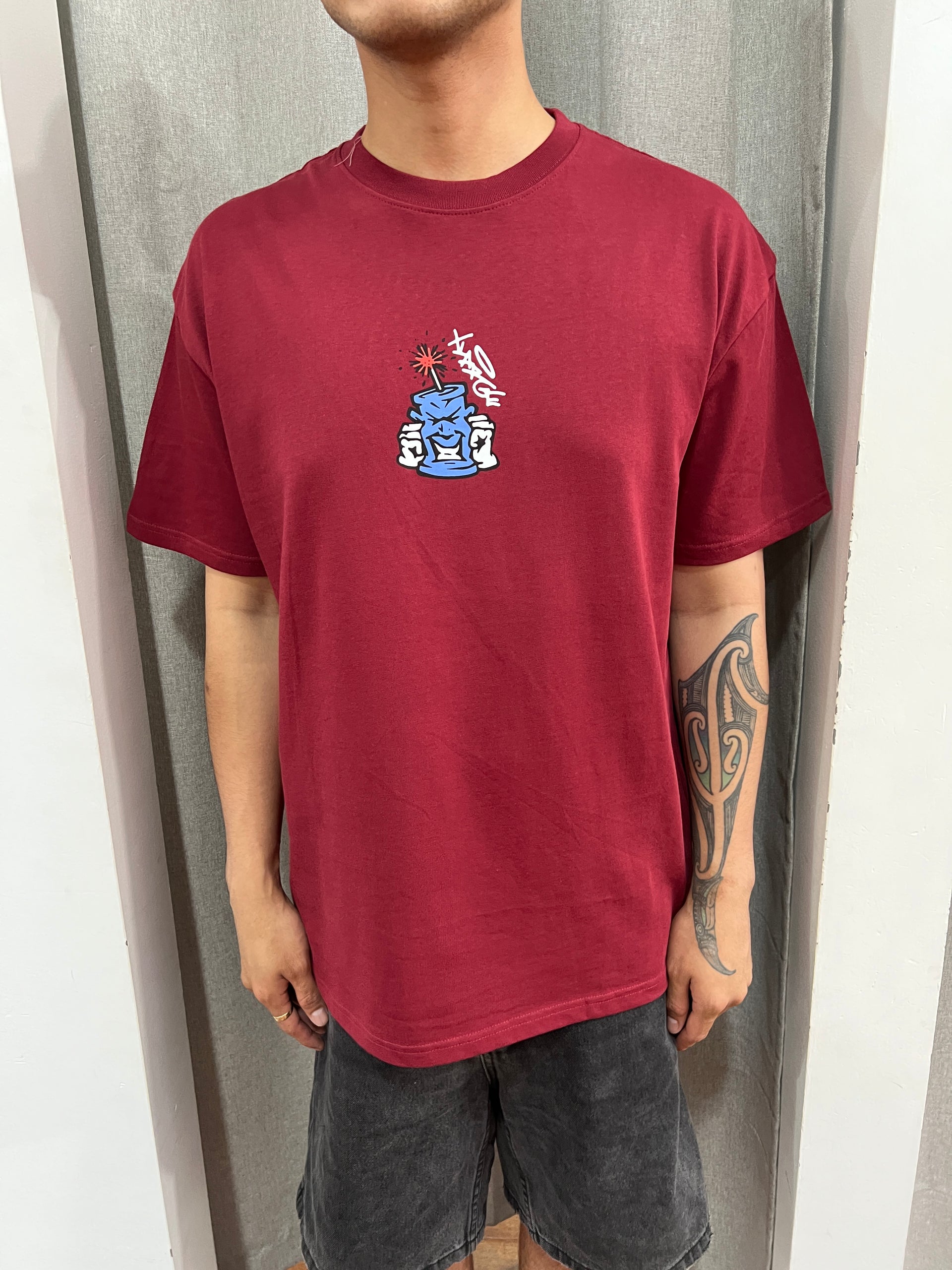 DYNAMITE TEE BURGUNDY