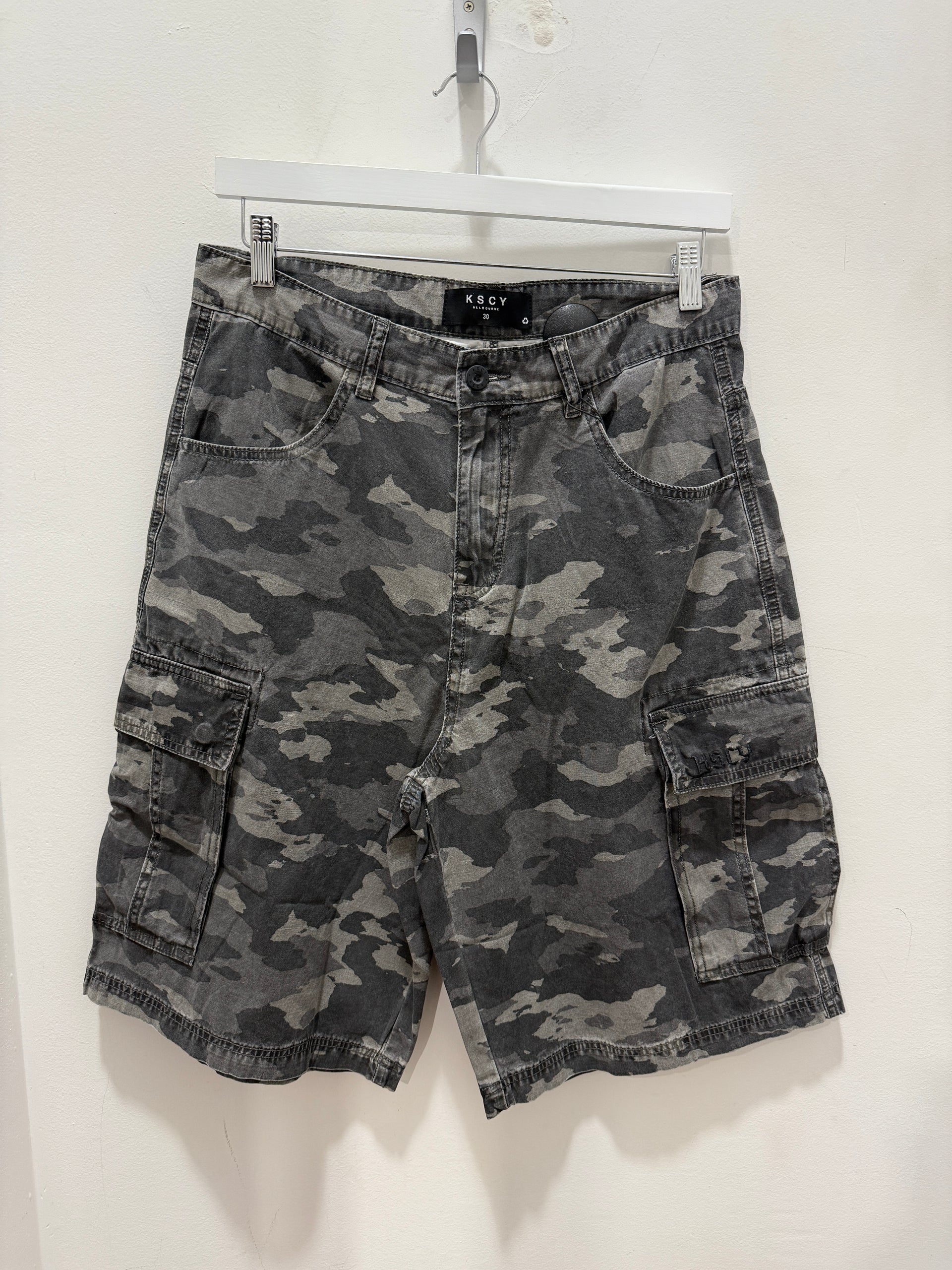 K7 SUPER BAGGY CARGO SHORTS CAMO