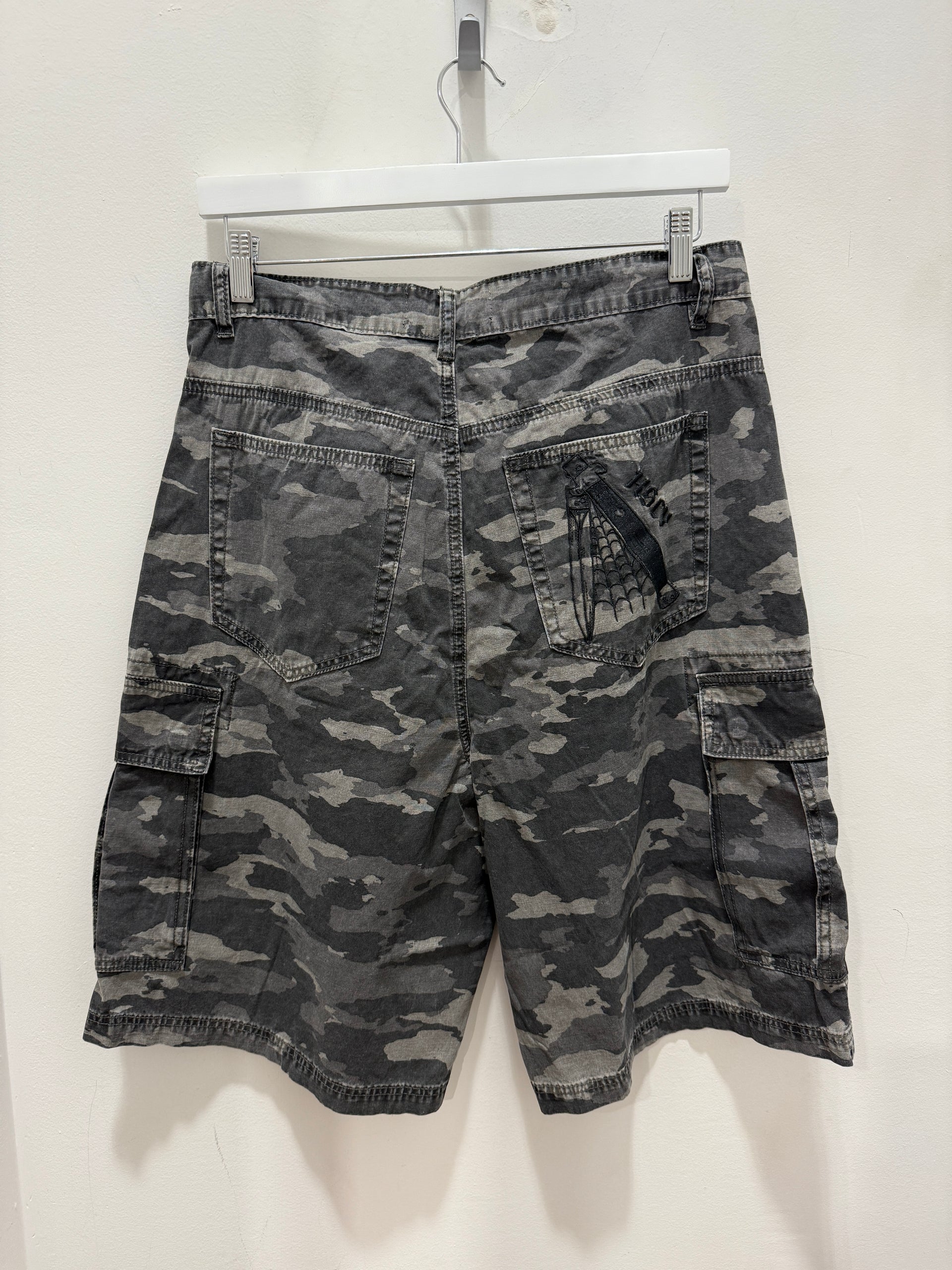K7 SUPER BAGGY CARGO SHORTS CAMO