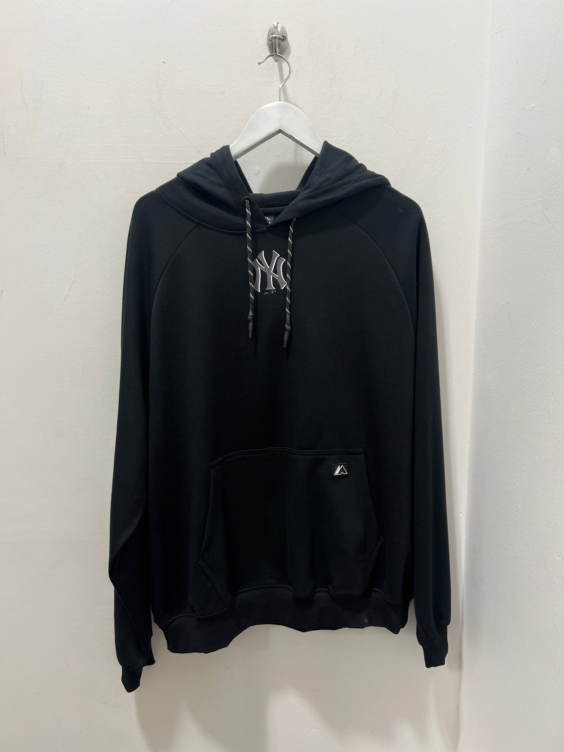 TONAL WORDMARK HOOD YANKEES -  BLACK