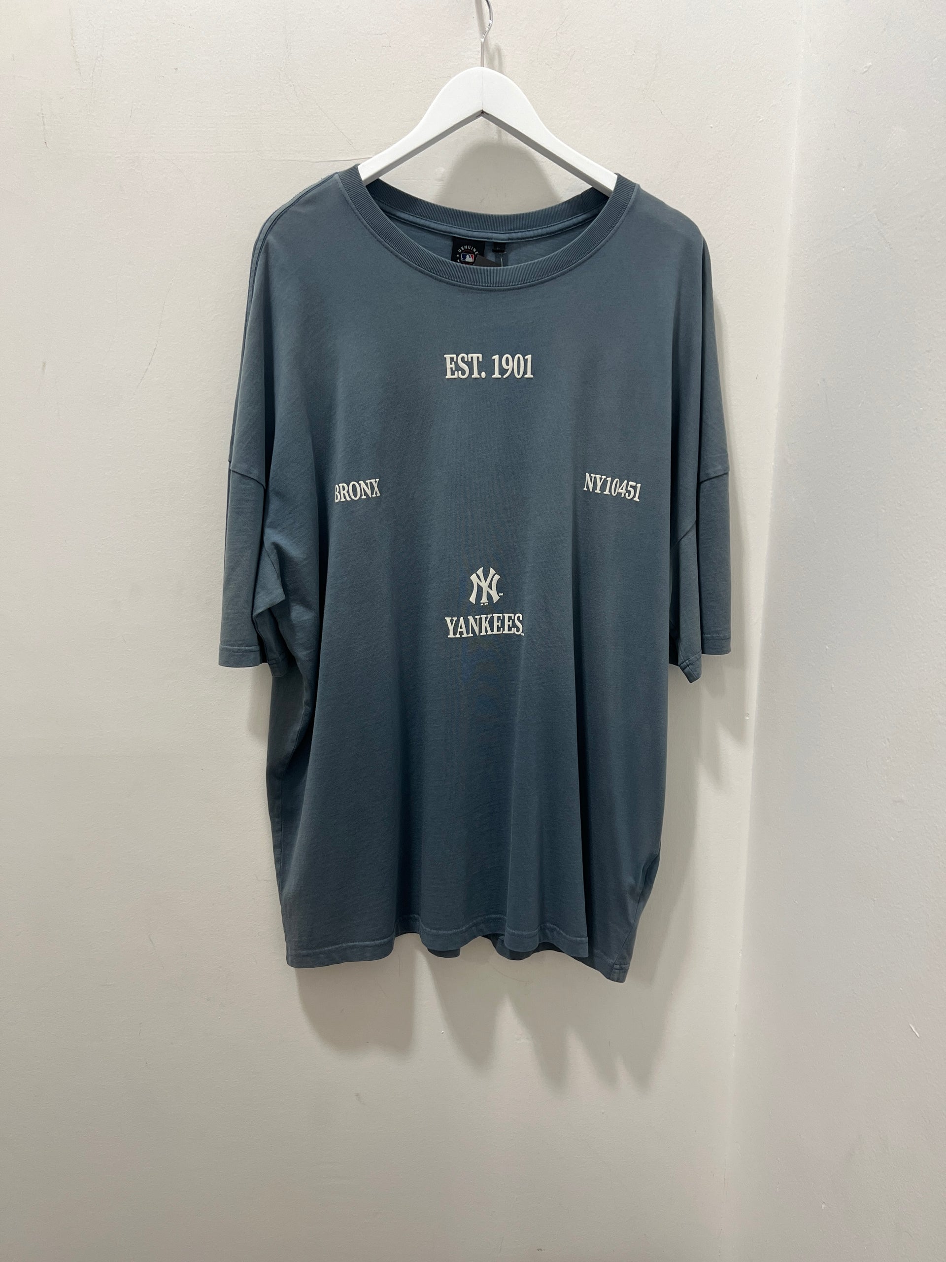 SUNBLEACHED MULTI LOGO OS YANKEES TEE - VINTAGE INDIGO