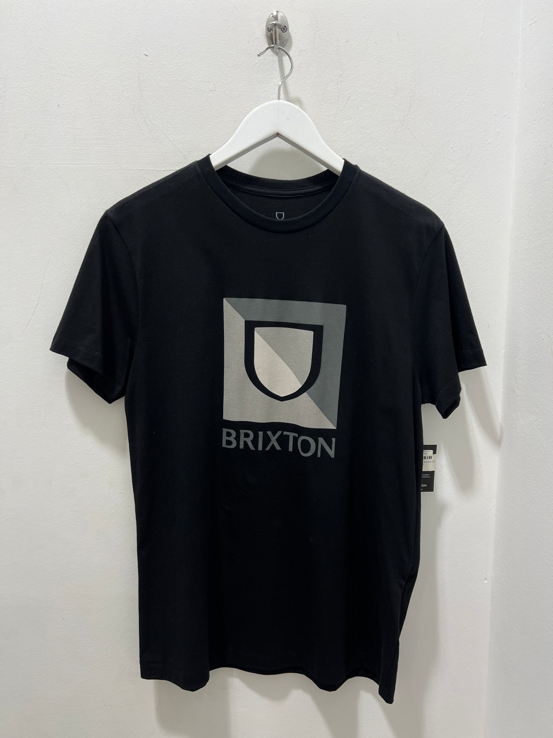 BETA SPLIT TEE - BLACK