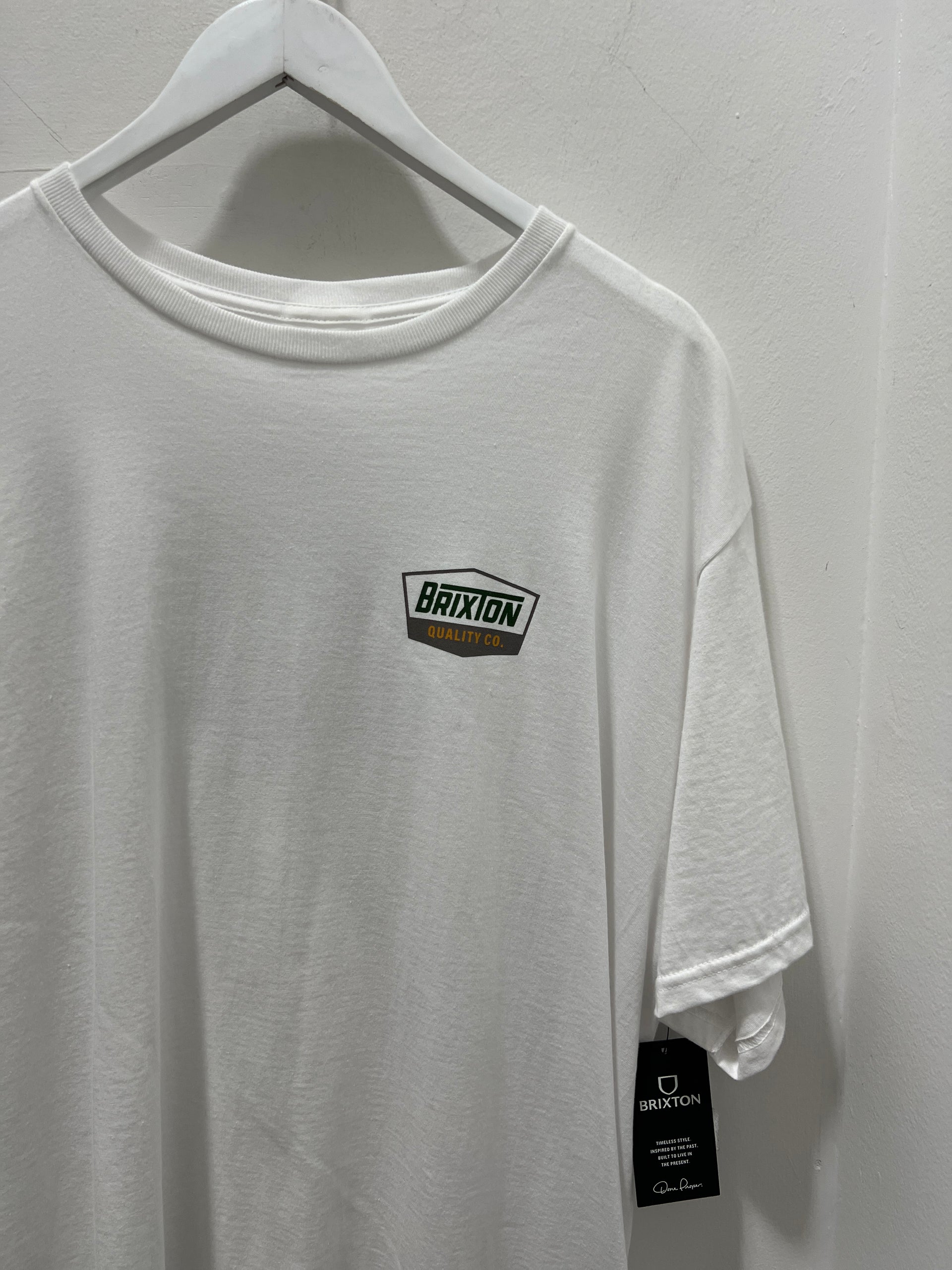 REGAL SS TEE - WHITE/PINE NEEDLE