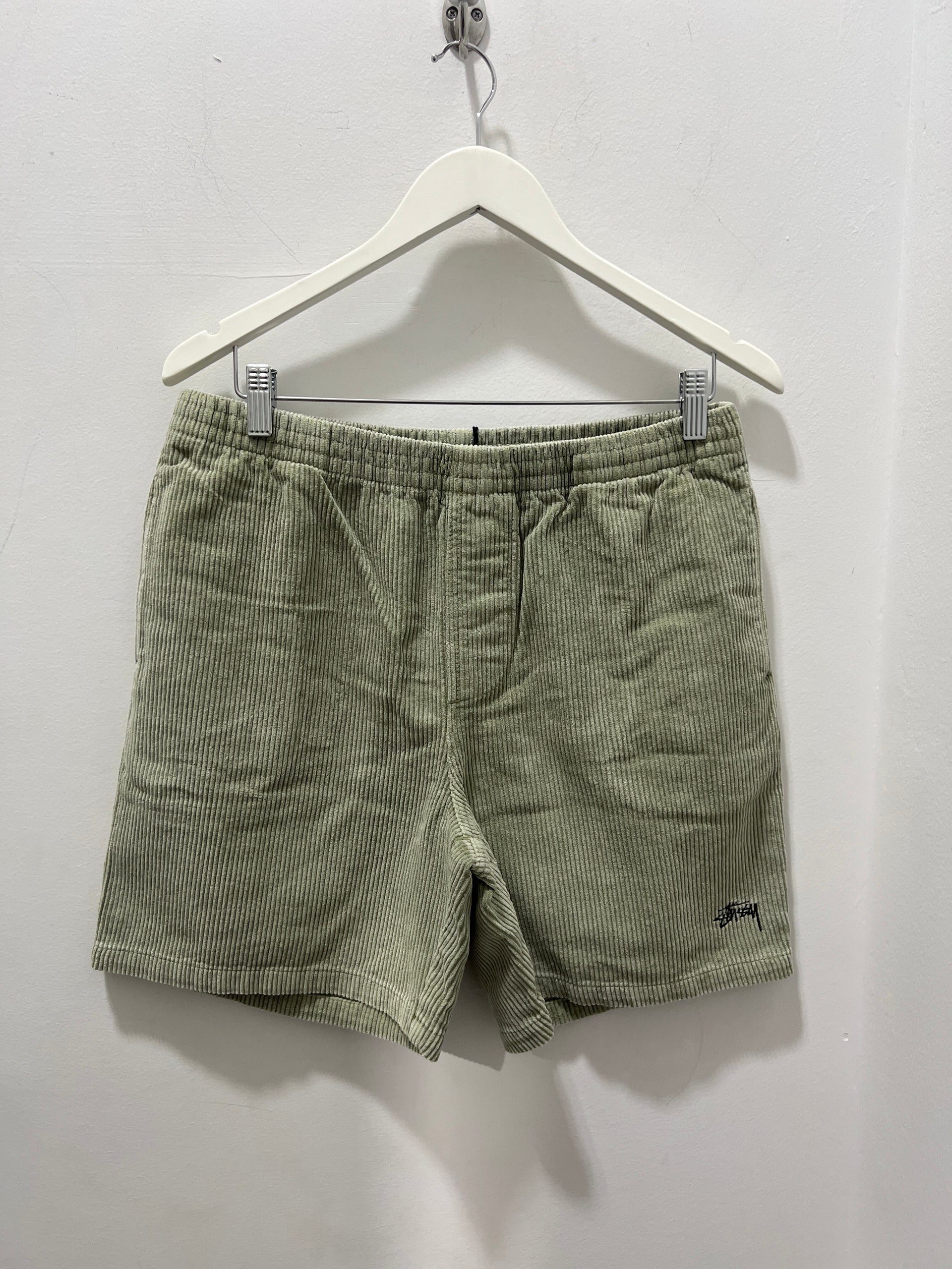 WIDE WALE CORD SHORT - ARTICHOKE