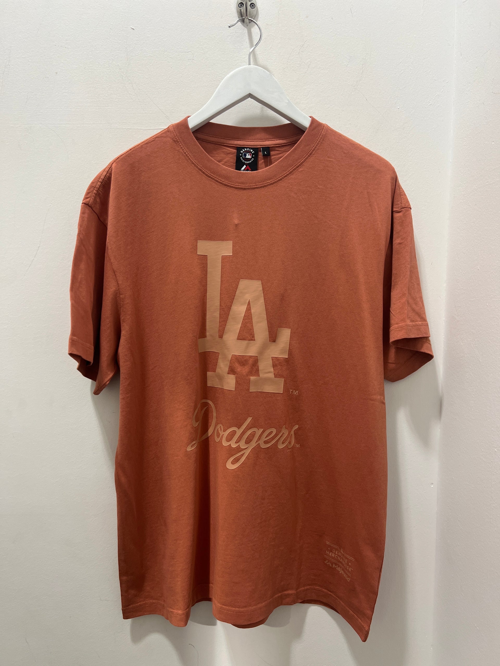 TONAL TEAM CREST DODGERS TEE - RUSTIC BROWN