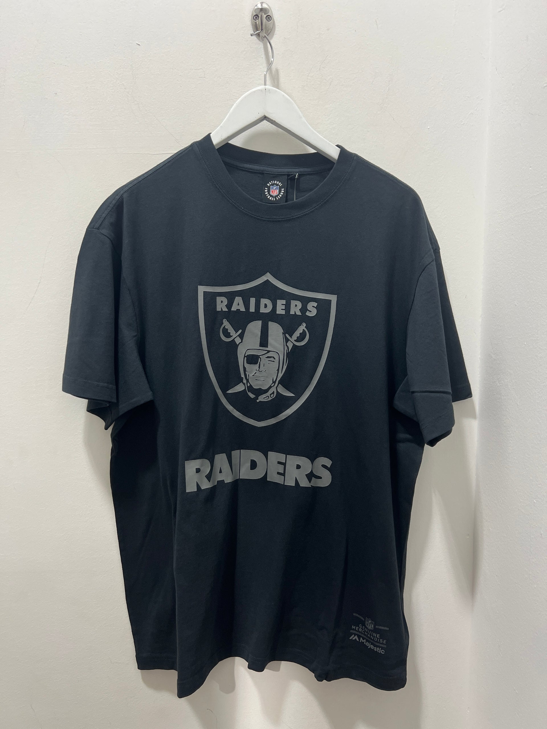 TONAL TEAM CREST RAIDERS TEE - BLACK