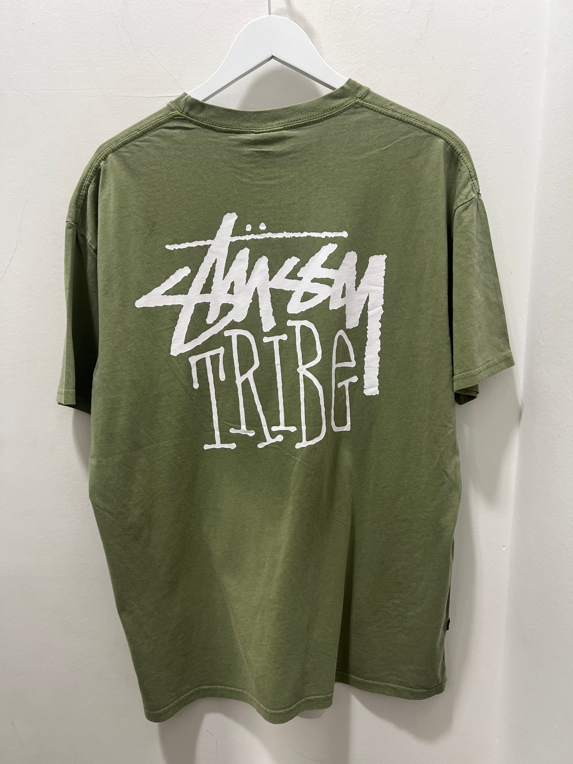 STUSSY TRIBE SS TEE - PIGMENT A