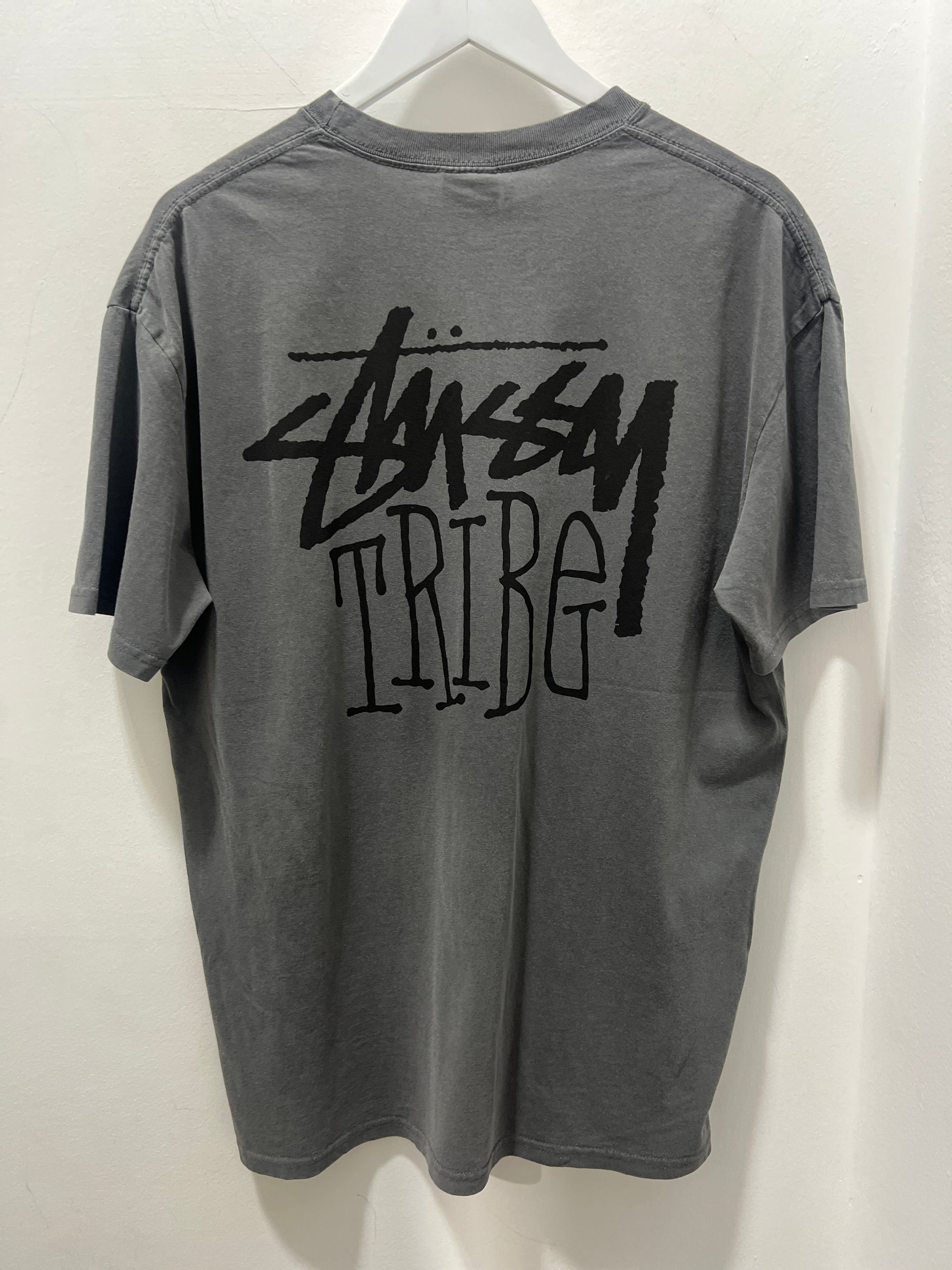 STUSSY TRIBE SS TEE - PIGMENT GREY