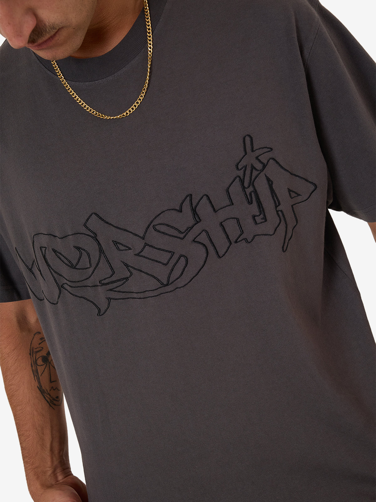 THROWS TEE WORN BLACK