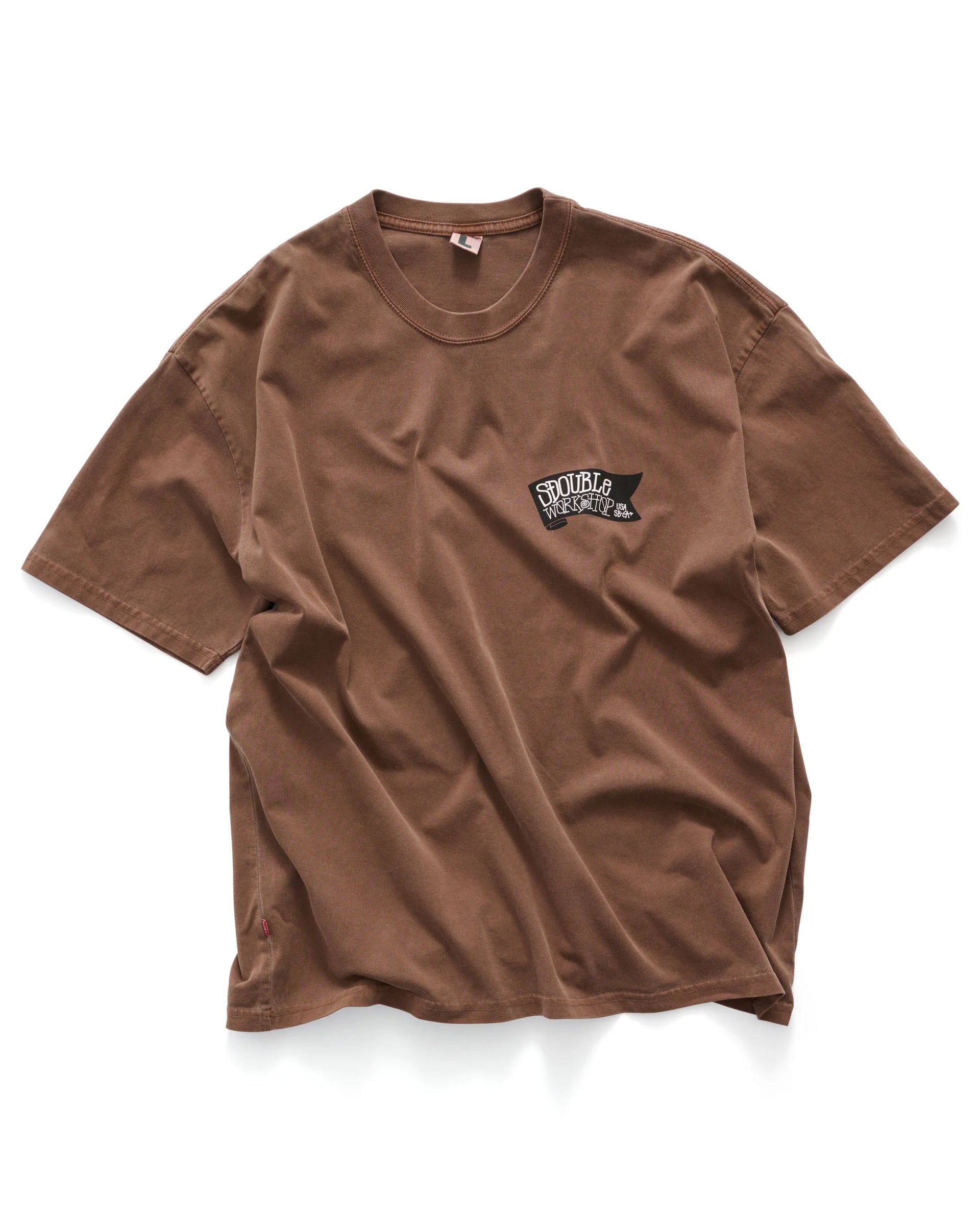 BANNER TEE PIGMENT CHOCOLATE