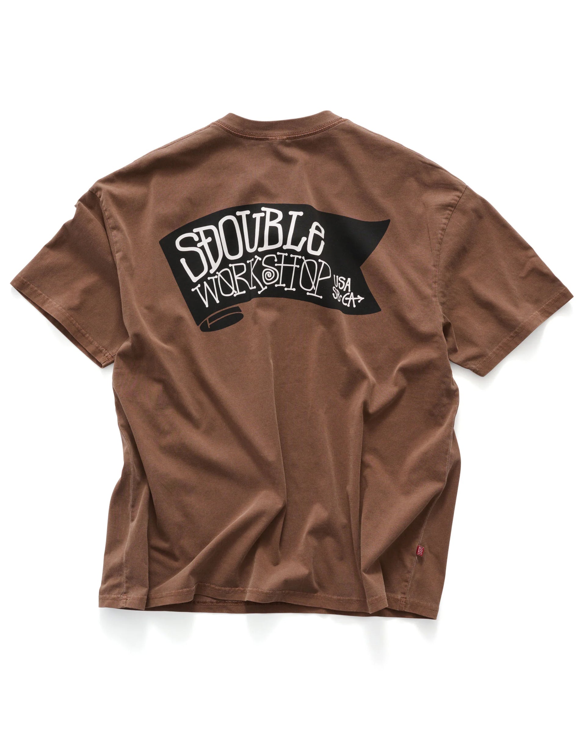 BANNER TEE PIGMENT CHOCOLATE