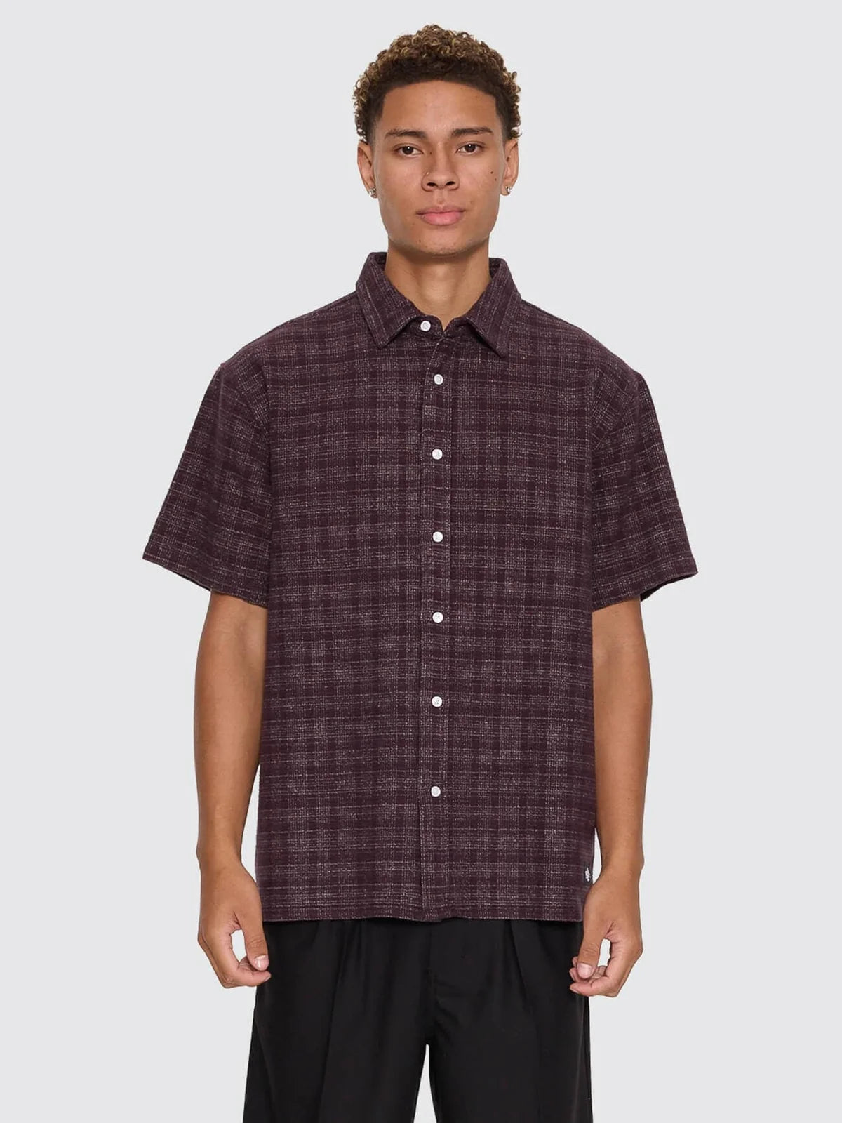 PATCHES CROPPED SHORT SLEEVE SHIRT AUBERGINE