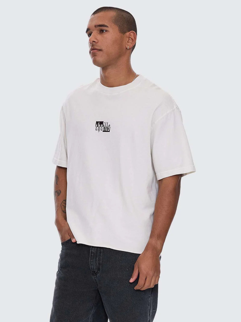 EXCITEMENT EXCITEMENT EMBRO BOX FIT OVERSIZE TEE LILY WHITE