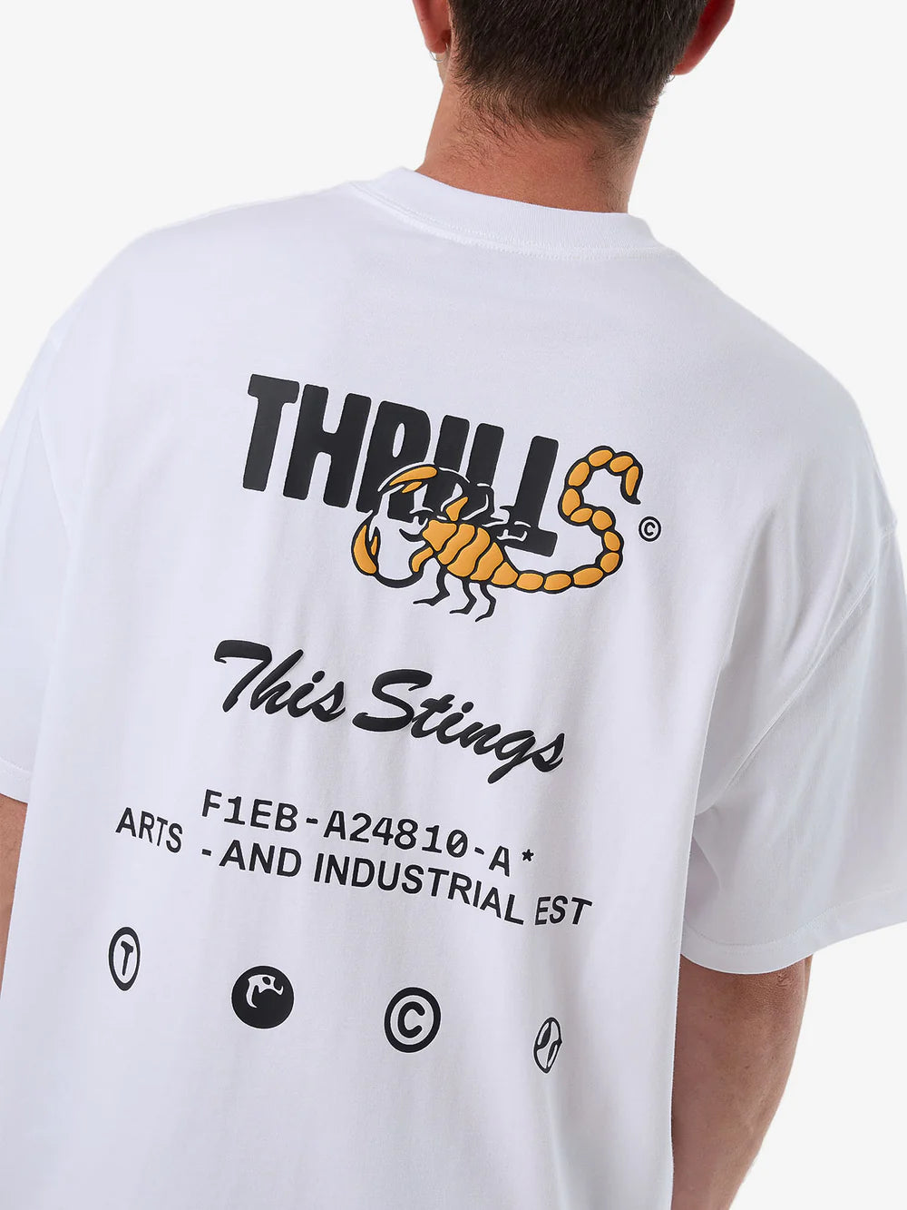 THIS STINGS BOX FIT OVERSIZE TEE WHITE