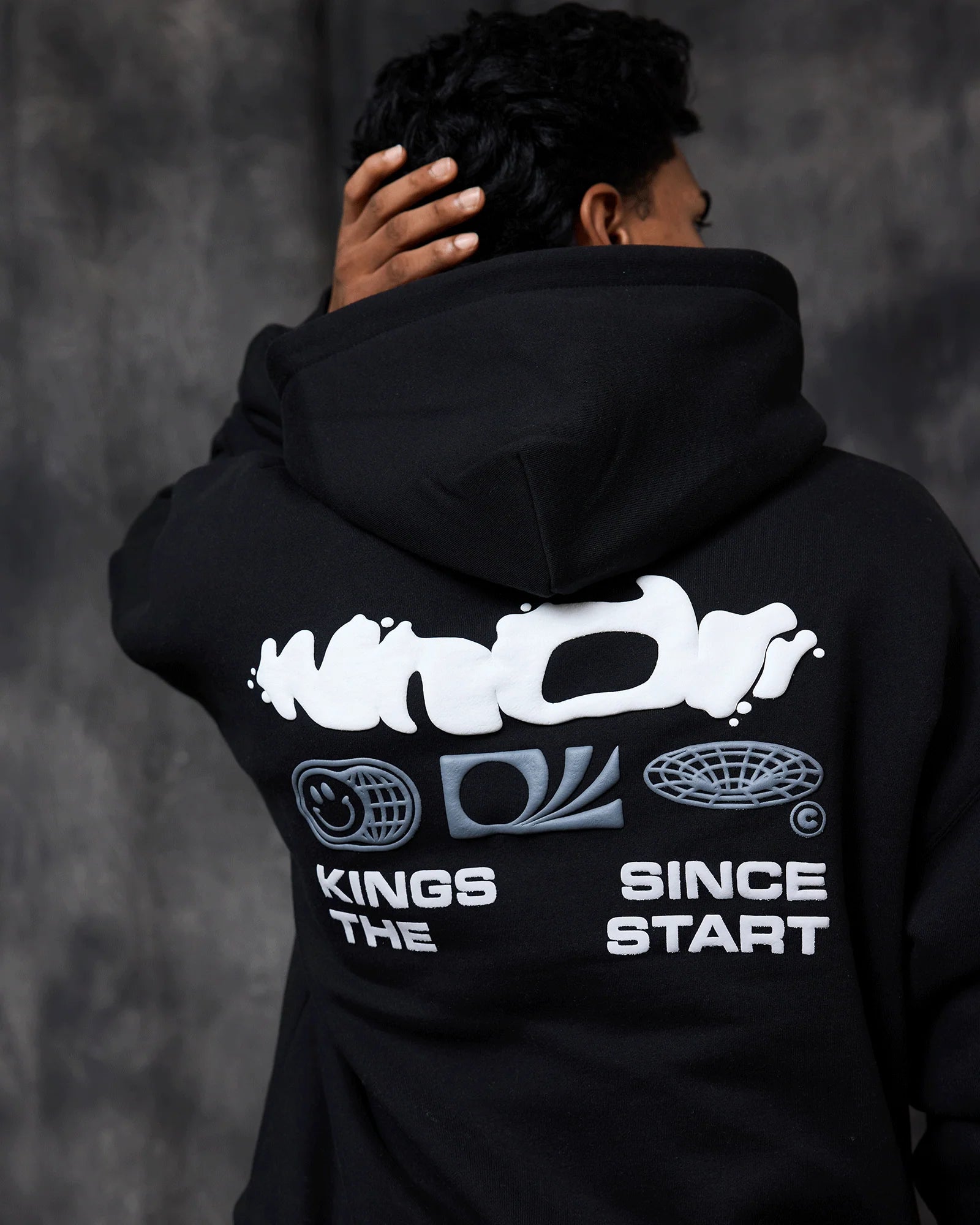 BREAKTHROUGH HOOD SWEAT BLACK