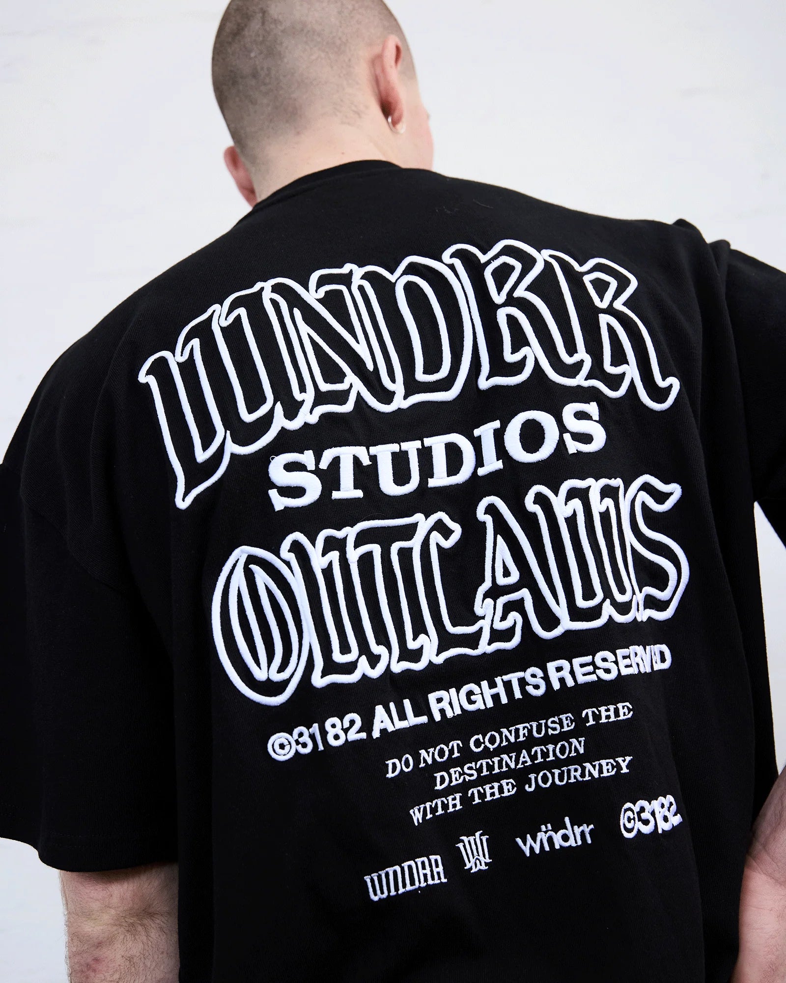 OUTLAWS HEAVY WEIGHT TEE BLACK