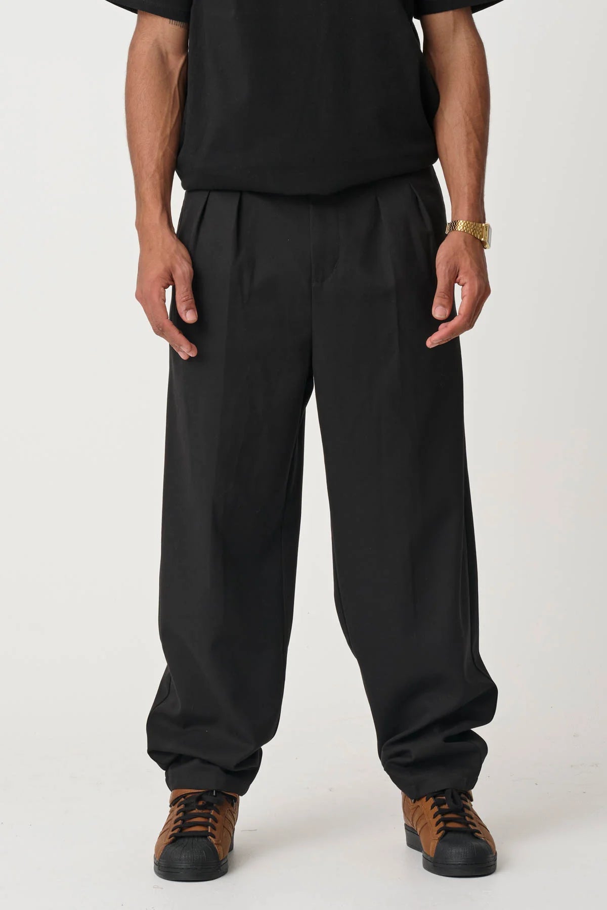 AMPLIFY PLEATED TROUSER BLACK