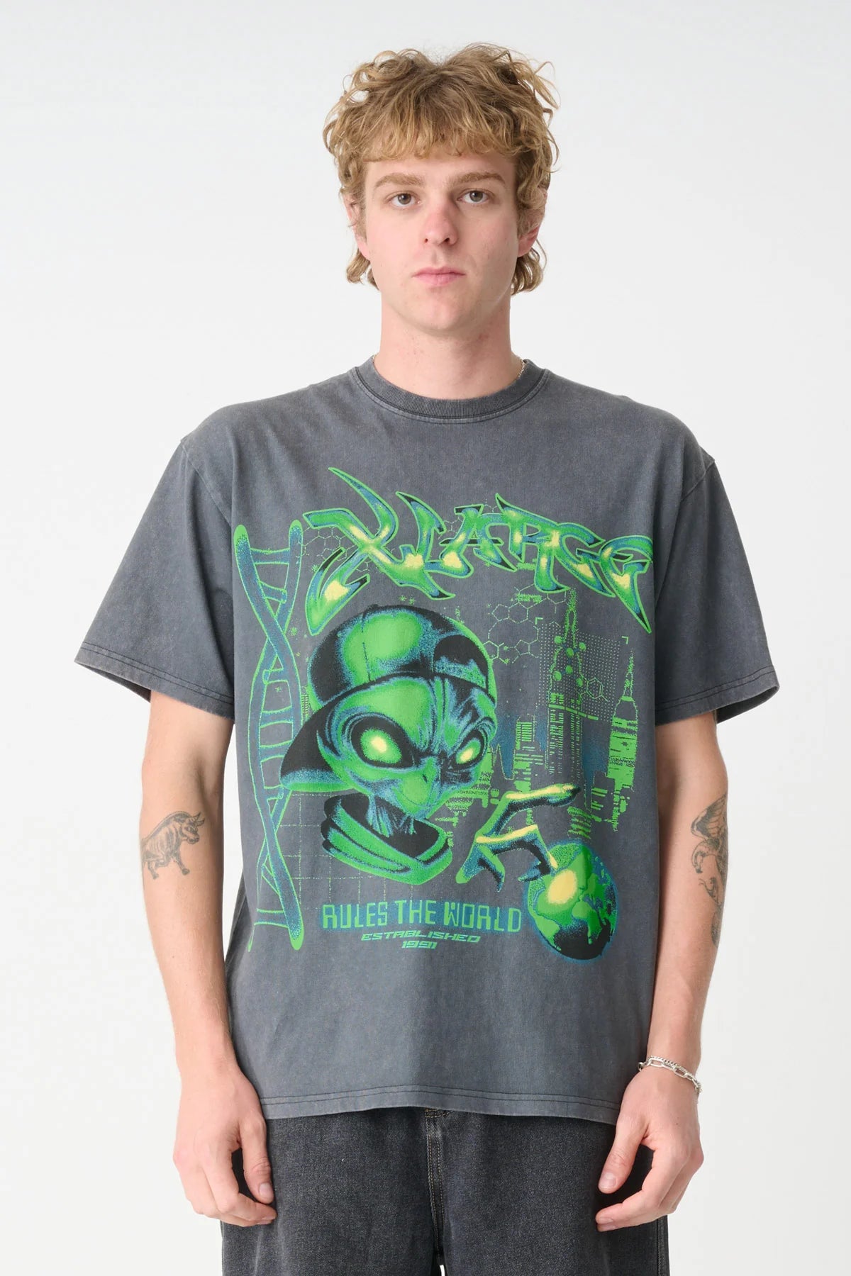 RULES THE WORLD SS TEE PIGMENT BLACK